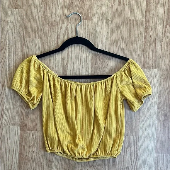 Yellow Off-Shoulder Buttoned Women's Crop Top - Picture 2 of 2